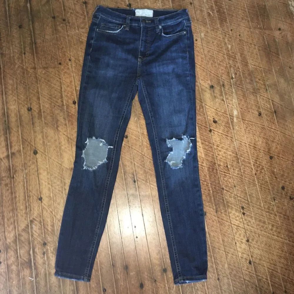 Free People destroyed distressed size 26 dark wash jeans